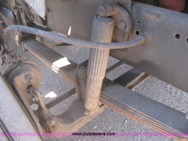 image for item G8410 1994 Ford Aeromax L9000 vacuum tank truck