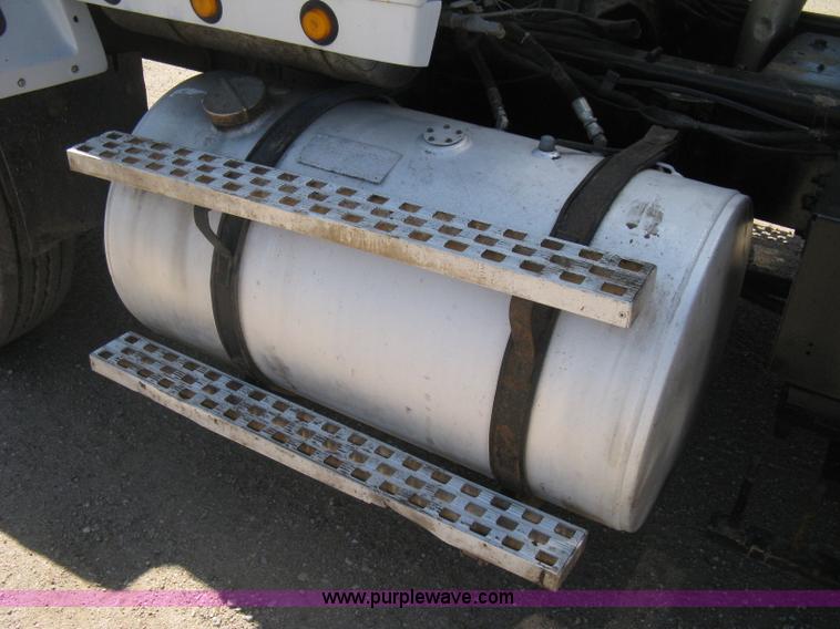 image for item G8410 1994 Ford Aeromax L9000 vacuum tank truck