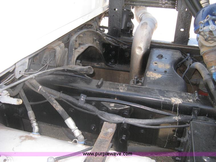 image for item G8410 1994 Ford Aeromax L9000 vacuum tank truck