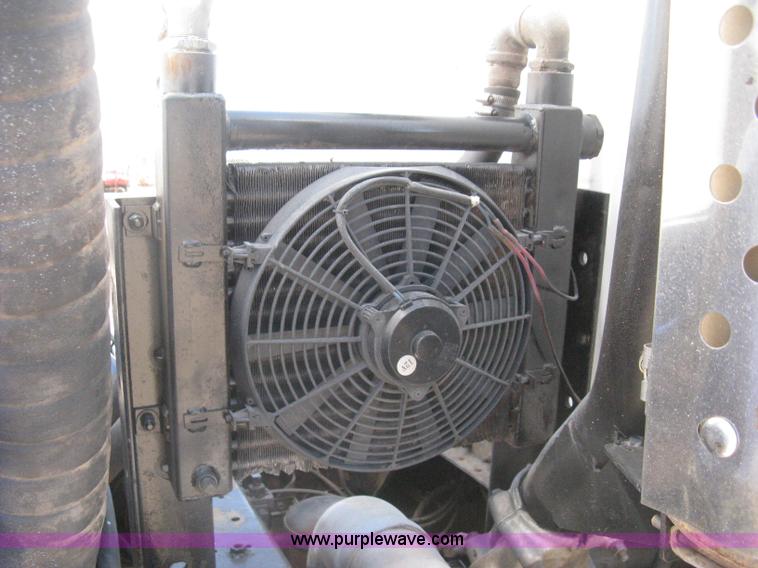 image for item G8410 1994 Ford Aeromax L9000 vacuum tank truck