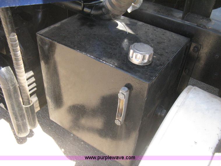 image for item G8410 1994 Ford Aeromax L9000 vacuum tank truck