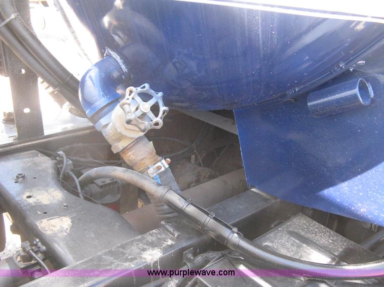 image for item G8410 1994 Ford Aeromax L9000 vacuum tank truck