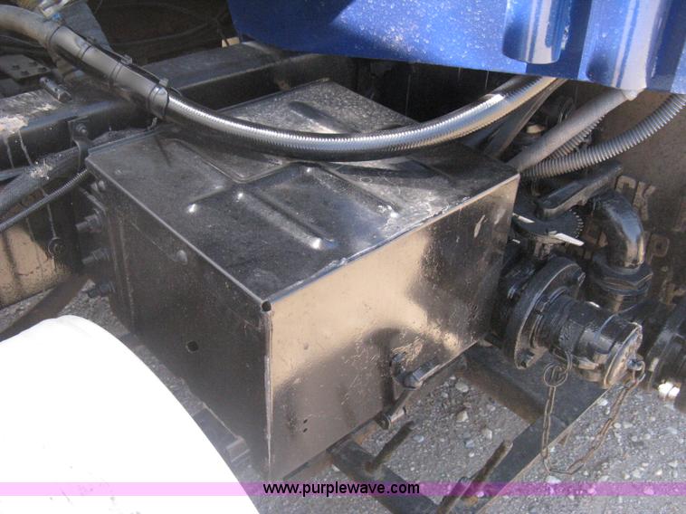 image for item G8410 1994 Ford Aeromax L9000 vacuum tank truck