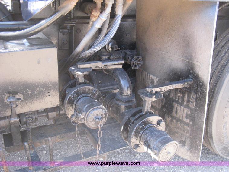 image for item G8410 1994 Ford Aeromax L9000 vacuum tank truck