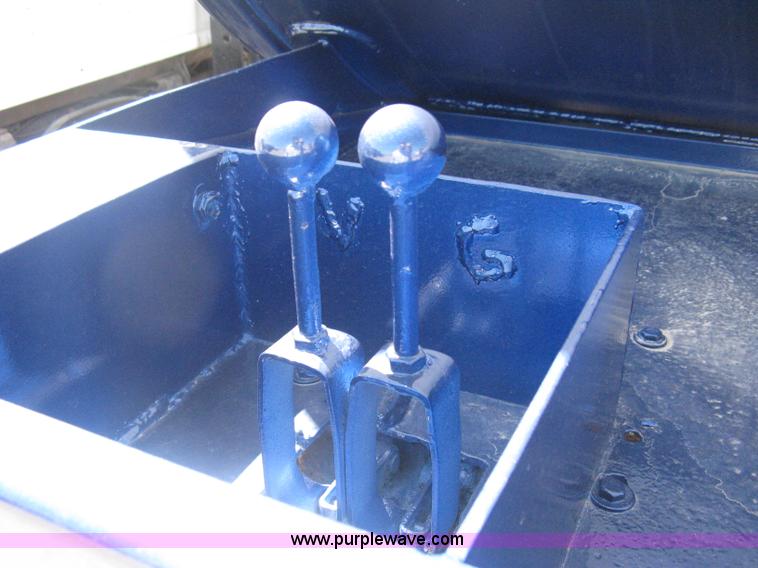 image for item G8410 1994 Ford Aeromax L9000 vacuum tank truck