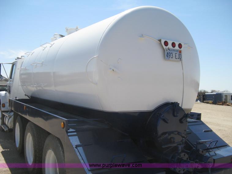 image for item G8410 1994 Ford Aeromax L9000 vacuum tank truck