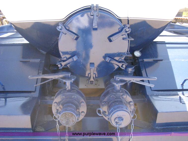 image for item G8410 1994 Ford Aeromax L9000 vacuum tank truck