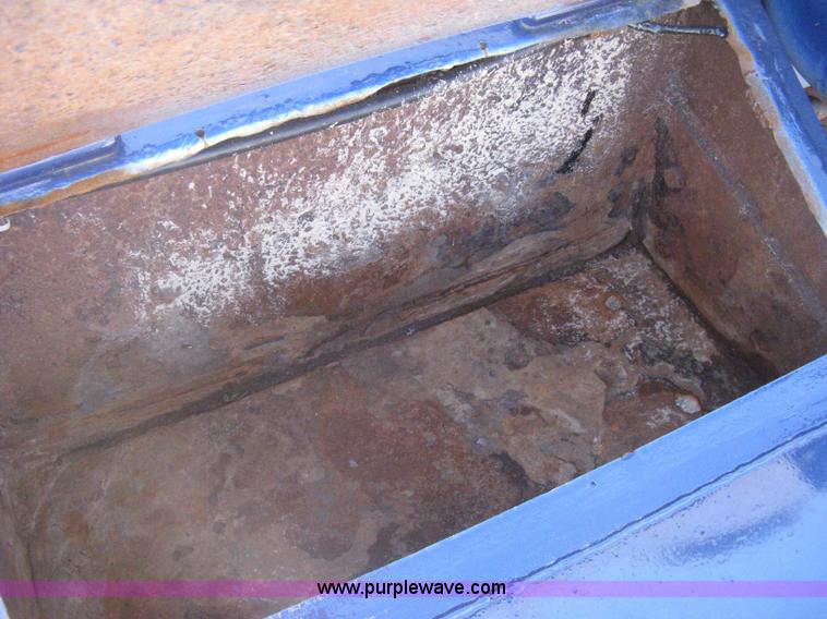 image for item G8410 1994 Ford Aeromax L9000 vacuum tank truck