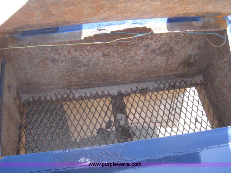 image for item G8410 1994 Ford Aeromax L9000 vacuum tank truck