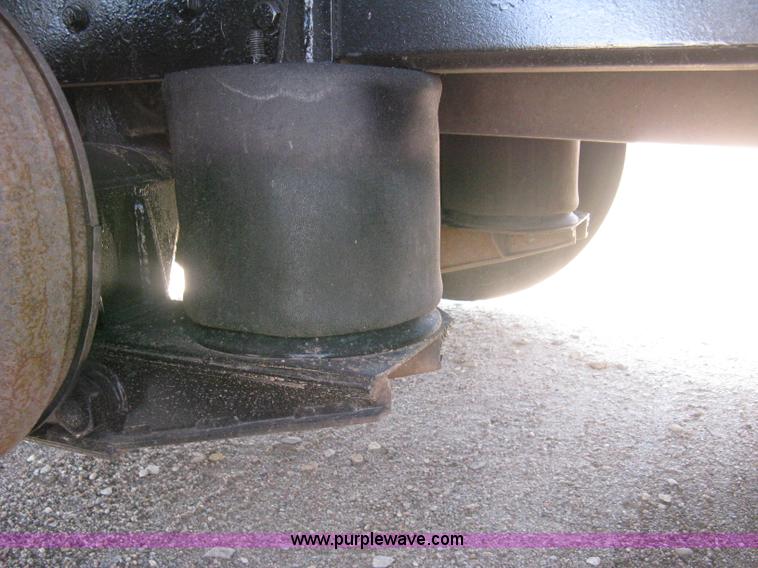 image for item G8410 1994 Ford Aeromax L9000 vacuum tank truck