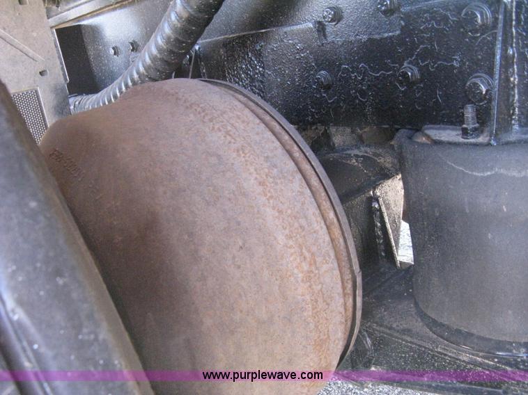 image for item G8410 1994 Ford Aeromax L9000 vacuum tank truck