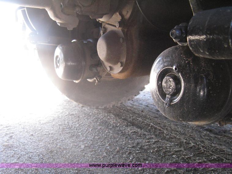 image for item G8410 1994 Ford Aeromax L9000 vacuum tank truck