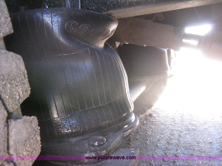 image for item G8410 1994 Ford Aeromax L9000 vacuum tank truck