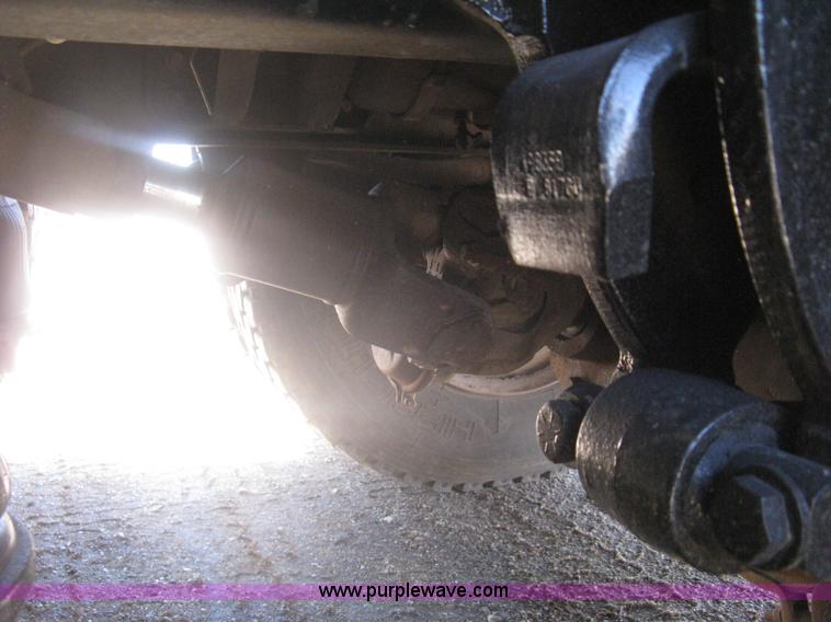 image for item G8410 1994 Ford Aeromax L9000 vacuum tank truck