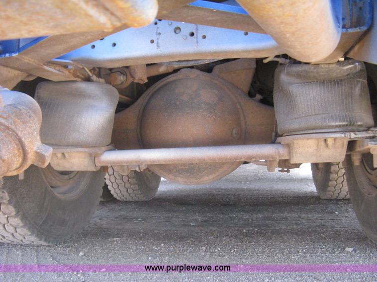 image for item G8410 1994 Ford Aeromax L9000 vacuum tank truck