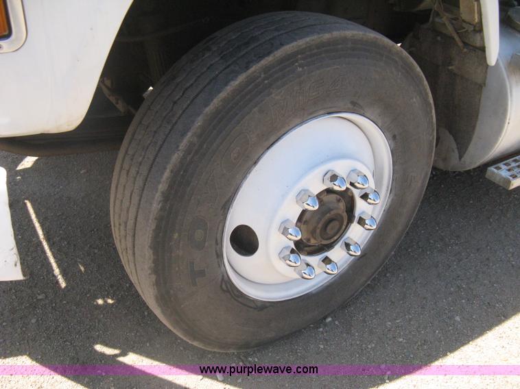 image for item G8410 1994 Ford Aeromax L9000 vacuum tank truck