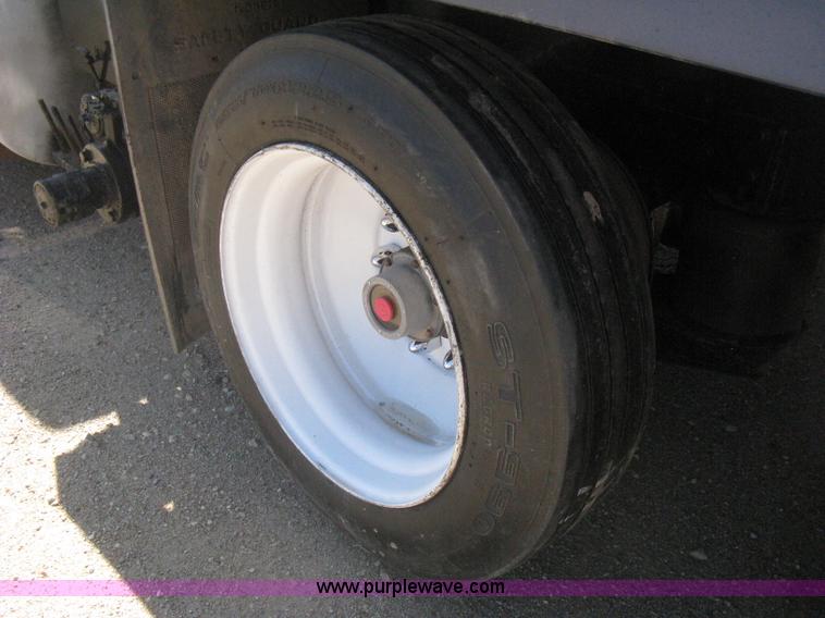 image for item G8410 1994 Ford Aeromax L9000 vacuum tank truck