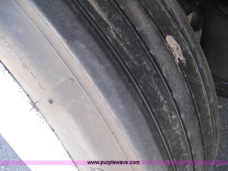 image for item G8410 1994 Ford Aeromax L9000 vacuum tank truck