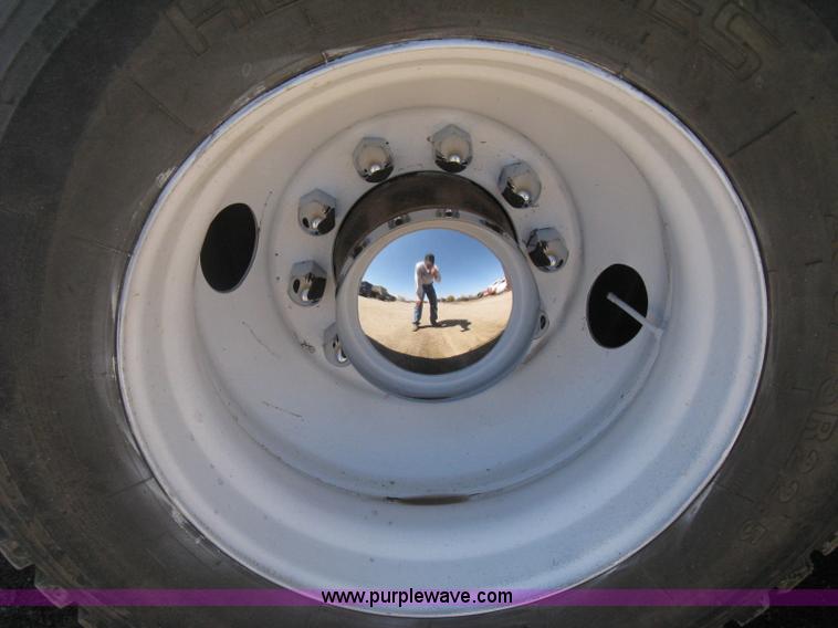 image for item G8410 1994 Ford Aeromax L9000 vacuum tank truck