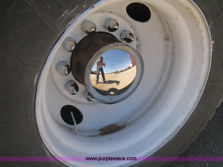 image for item G8410 1994 Ford Aeromax L9000 vacuum tank truck