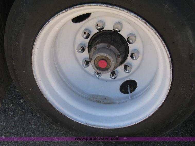 image for item G8410 1994 Ford Aeromax L9000 vacuum tank truck