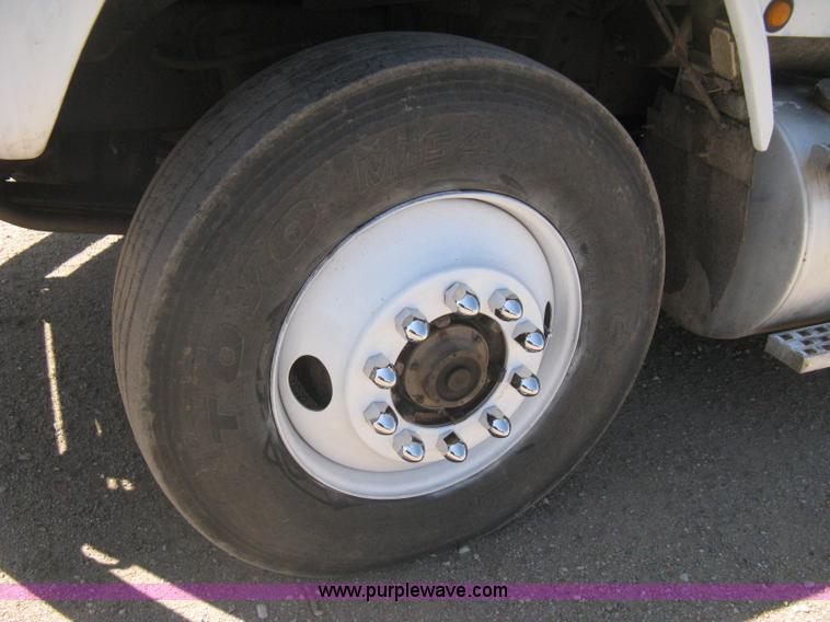 image for item G8410 1994 Ford Aeromax L9000 vacuum tank truck