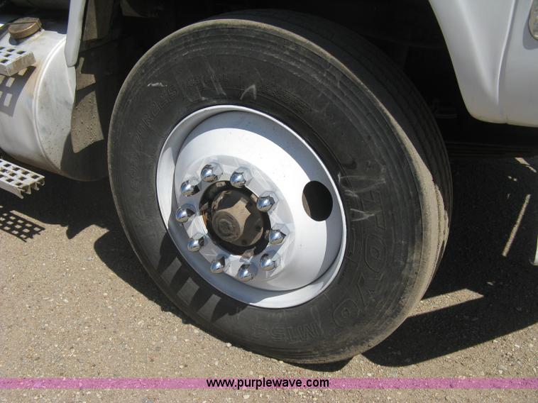 image for item G8410 1994 Ford Aeromax L9000 vacuum tank truck