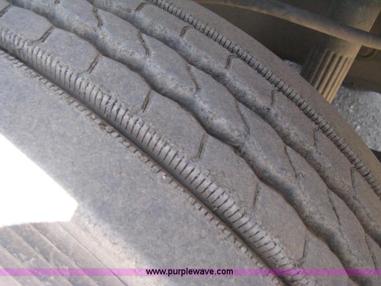 image for item G8410 1994 Ford Aeromax L9000 vacuum tank truck