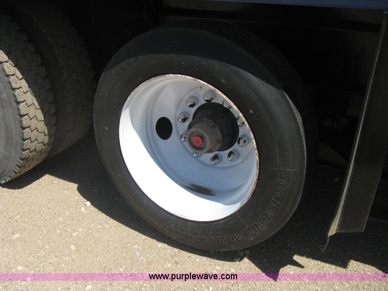 image for item G8410 1994 Ford Aeromax L9000 vacuum tank truck