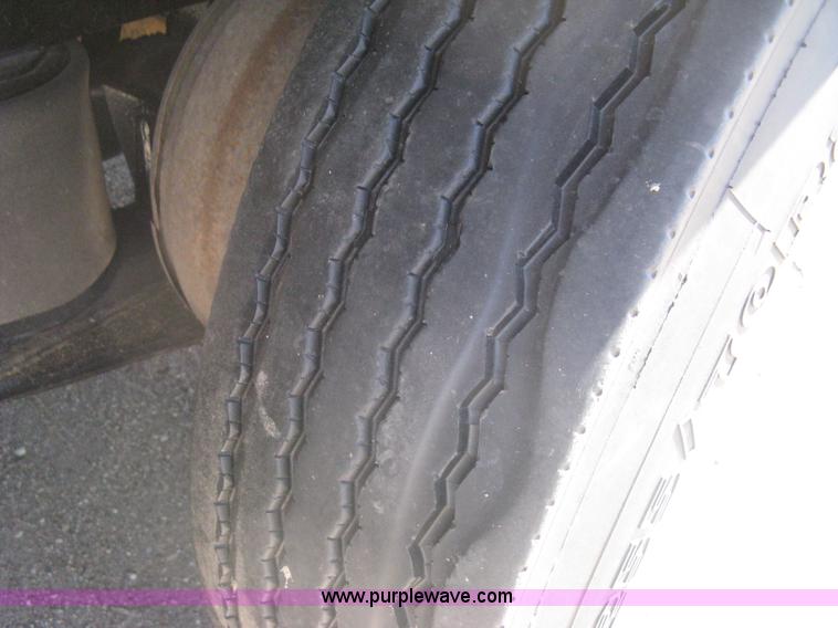 image for item G8410 1994 Ford Aeromax L9000 vacuum tank truck