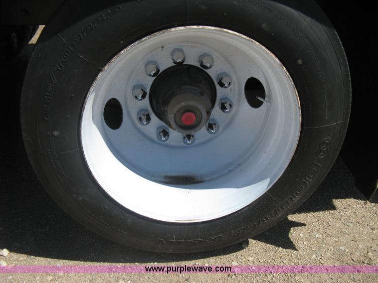 image for item G8410 1994 Ford Aeromax L9000 vacuum tank truck