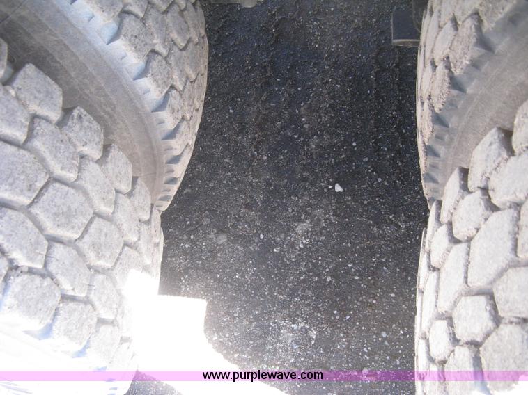 image for item G8410 1994 Ford Aeromax L9000 vacuum tank truck