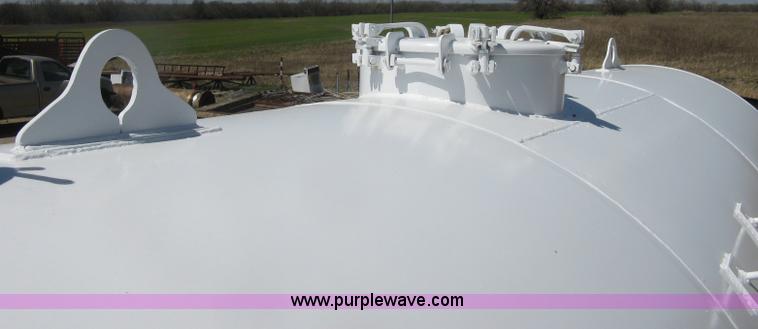 image for item G8410 1994 Ford Aeromax L9000 vacuum tank truck