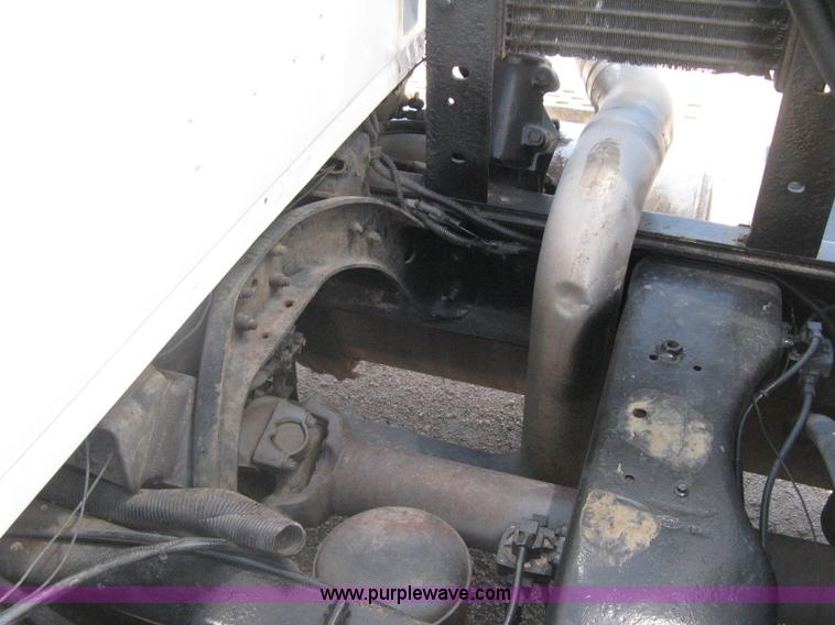 image for item G8410 1994 Ford Aeromax L9000 vacuum tank truck