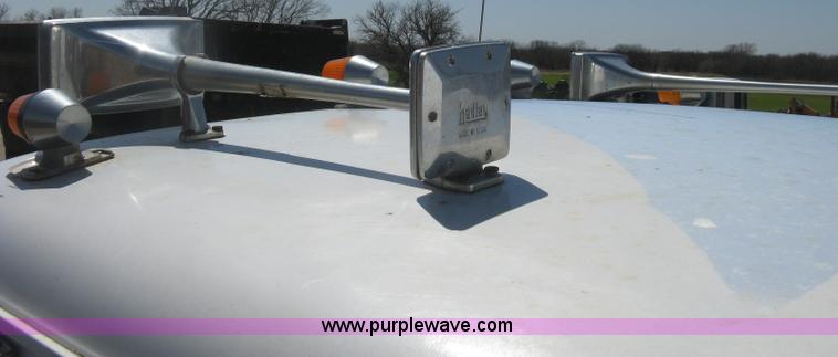 image for item G8410 1994 Ford Aeromax L9000 vacuum tank truck