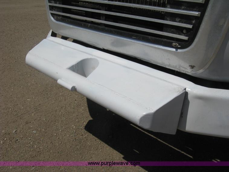 image for item G8410 1994 Ford Aeromax L9000 vacuum tank truck