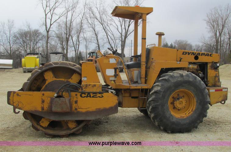 image for item G8778 1994 Dynapac CA25PD vibratory pad foot roller