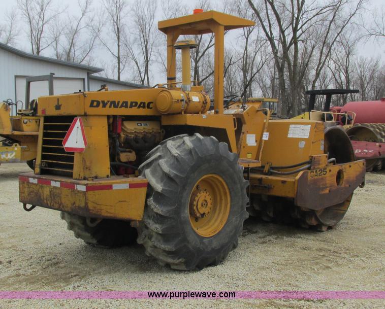 image for item G8778 1994 Dynapac CA25PD vibratory pad foot roller