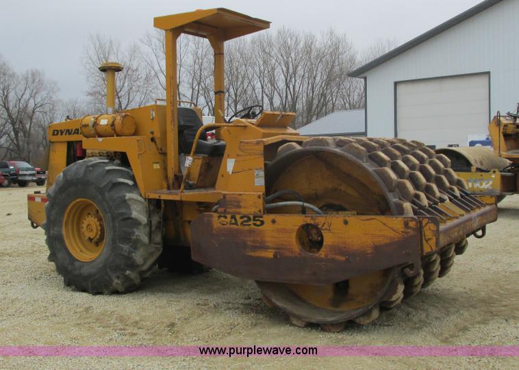 image for item G8778 1994 Dynapac CA25PD vibratory pad foot roller