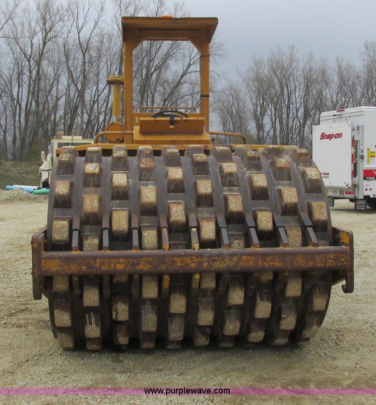 image for item G8778 1994 Dynapac CA25PD vibratory pad foot roller