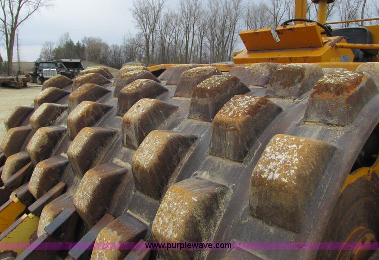 image for item G8778 1994 Dynapac CA25PD vibratory pad foot roller