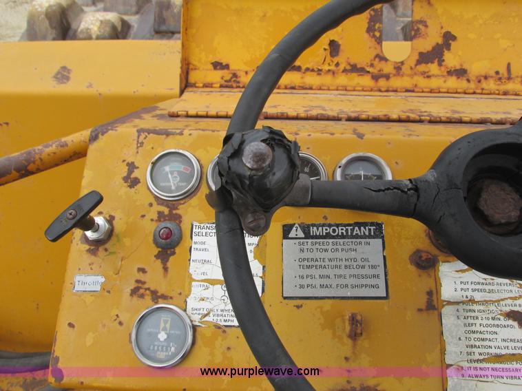 image for item G8778 1994 Dynapac CA25PD vibratory pad foot roller