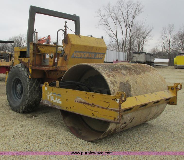 image for item G8779 Vibromax 2000 W1102D vibratory smooth drum roller