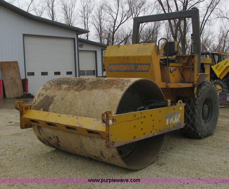 image for item G8779 Vibromax 2000 W1102D vibratory smooth drum roller