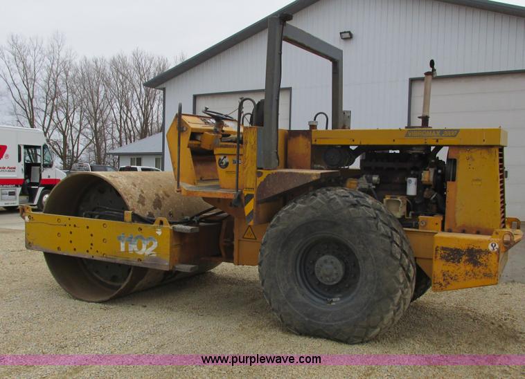 image for item G8779 Vibromax 2000 W1102D vibratory smooth drum roller