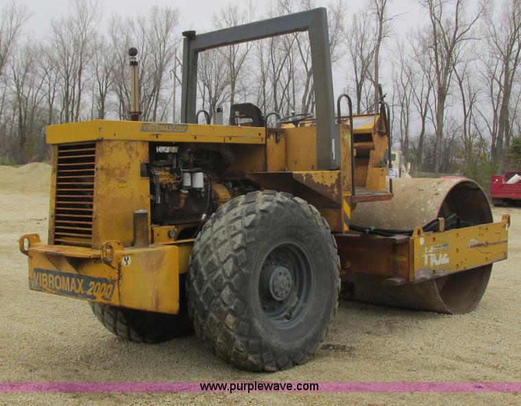 image for item G8779 Vibromax 2000 W1102D vibratory smooth drum roller