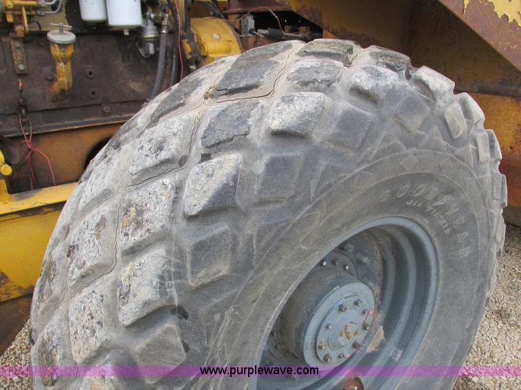 image for item G8779 Vibromax 2000 W1102D vibratory smooth drum roller