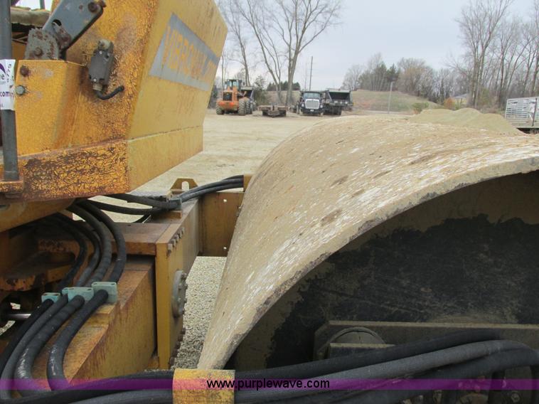 image for item G8779 Vibromax 2000 W1102D vibratory smooth drum roller