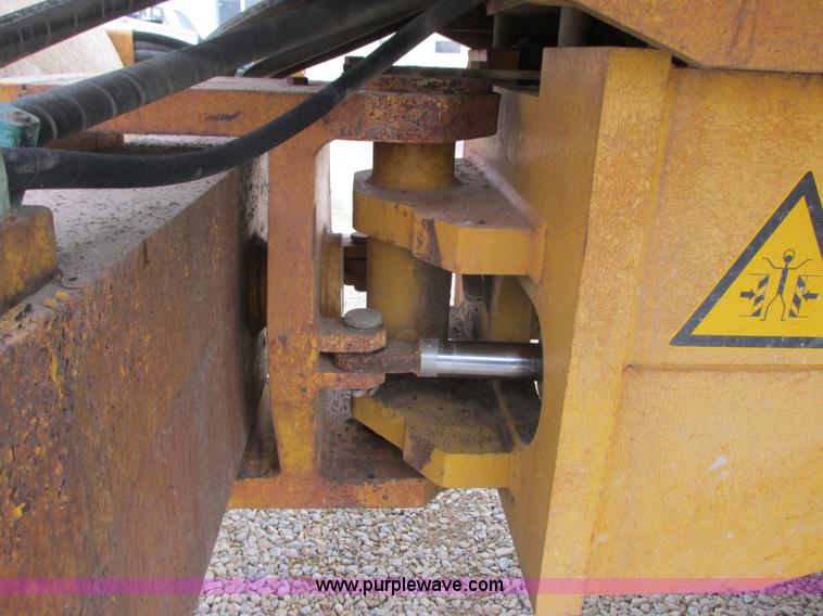 image for item G8779 Vibromax 2000 W1102D vibratory smooth drum roller