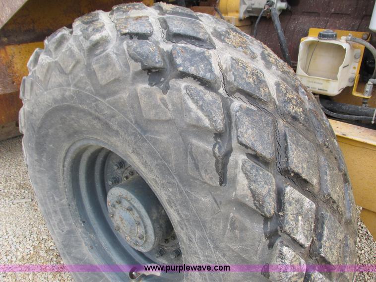 image for item G8779 Vibromax 2000 W1102D vibratory smooth drum roller